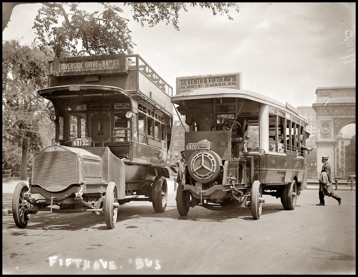 Buses en Quinta Avenida (1913)